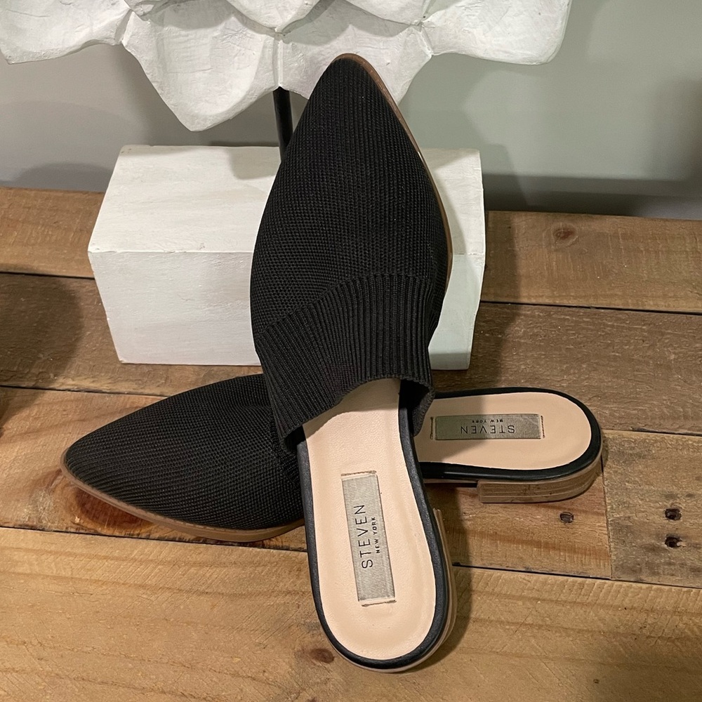 Black pointed-toe knitted mules. Flat. Worn once.